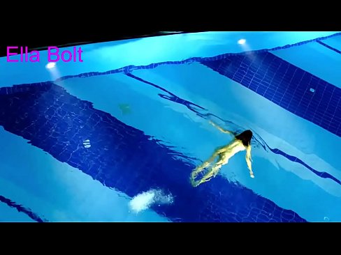❤️ Não consigo parar de ver, jovem loira apanhada a nadar nua na piscina da estância balnear ELLA BOLT ❤️❌ Porno real vídeo em pt.drpornofilme.ru