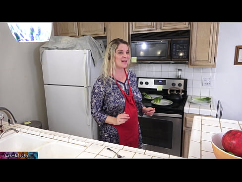 ❤️ A madrasta a ordenhá-lo na cozinha antes do seu encontro ❤️❌ Porno real vídeo em pt.drpornofilme.ru