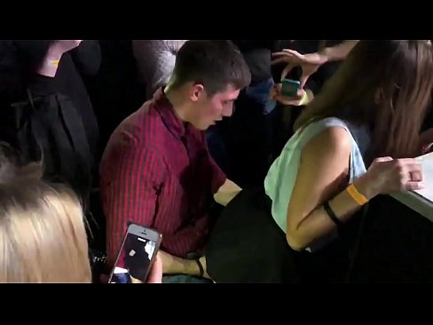 ❤️ Sexo real numa discoteca russa. Rapariga russa de 18 anos no ânus e vagina fodida numa discoteca ❤️❌ Porno real vídeo em pt.drpornofilme.ru