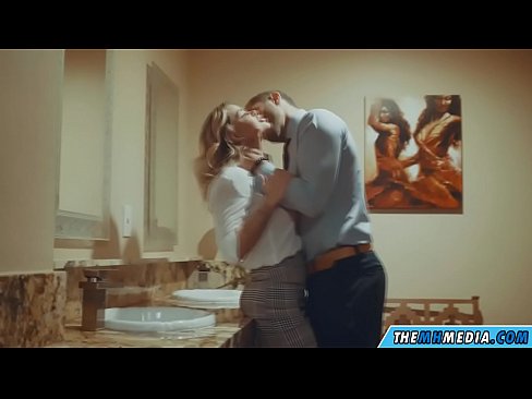 ❤️ Quando uma loira peituda o seduz numa casa de banho pública ❤️❌ Porno real vídeo em pt.drpornofilme.ru
